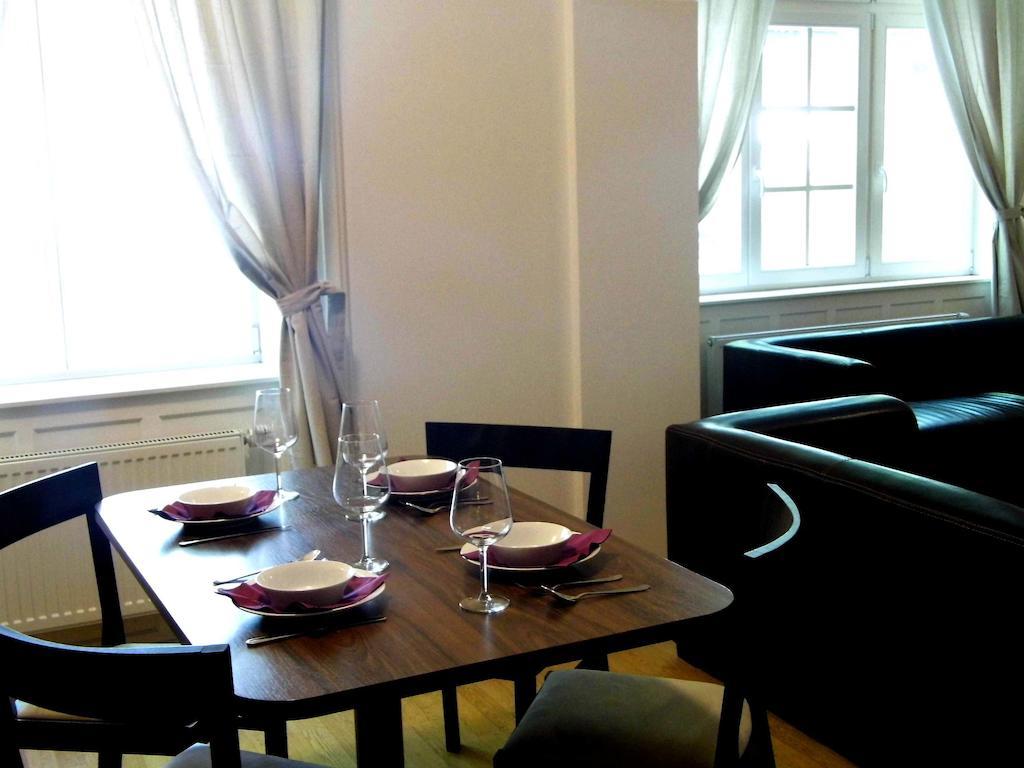 Lion Apartments Medena, Big Size, High Ceilings ブラチスラヴァ 部屋 写真