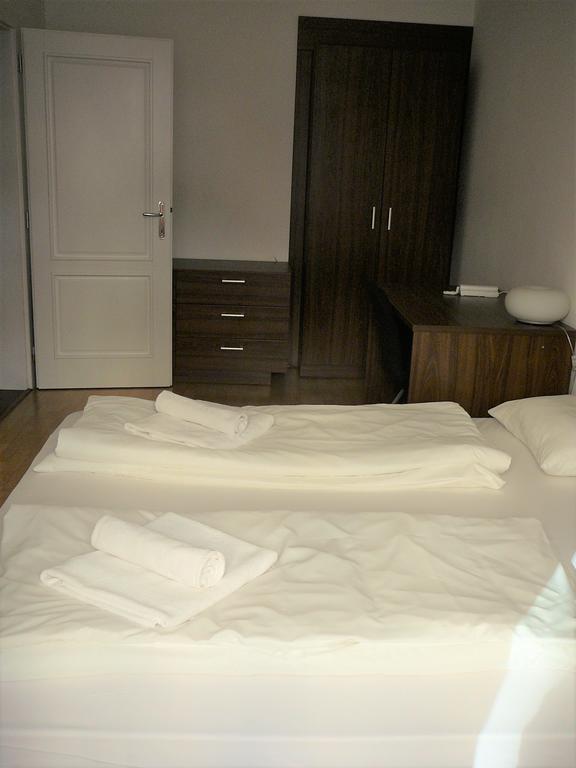 Lion Apartments Medena, Big Size, High Ceilings ブラチスラヴァ エクステリア 写真