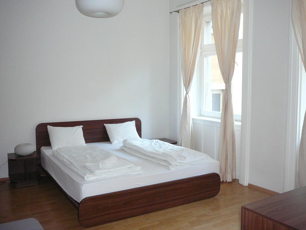 Lion Apartments Medena, Big Size, High Ceilings ブラチスラヴァ エクステリア 写真