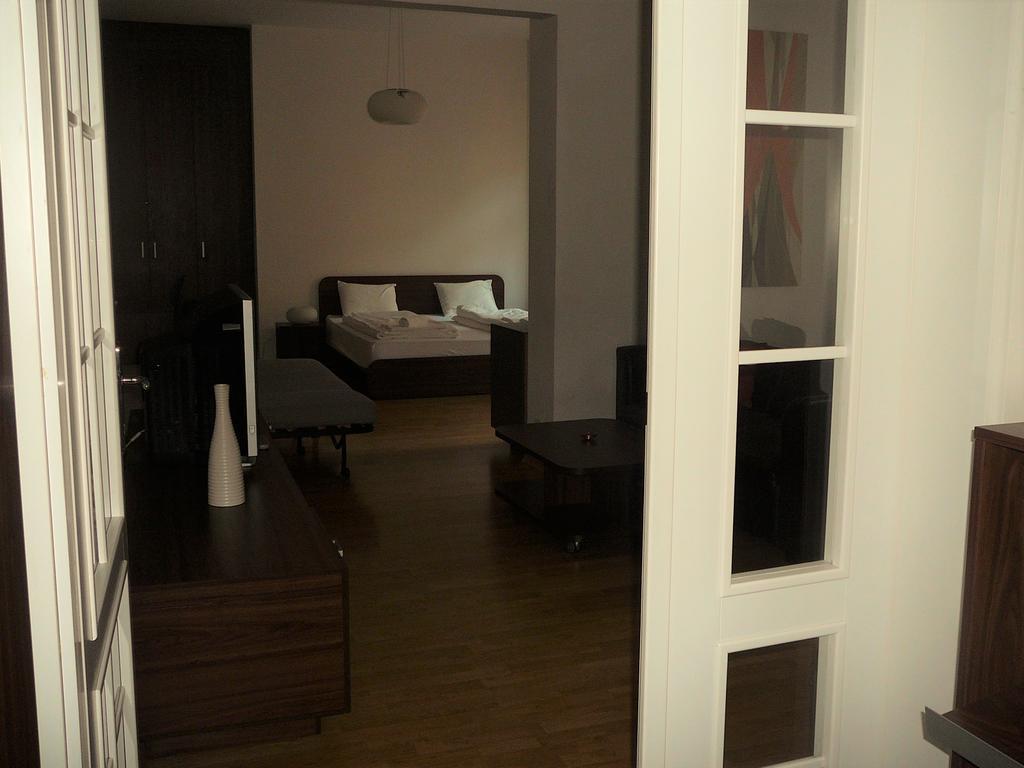 Lion Apartments Medena, Big Size, High Ceilings ブラチスラヴァ エクステリア 写真