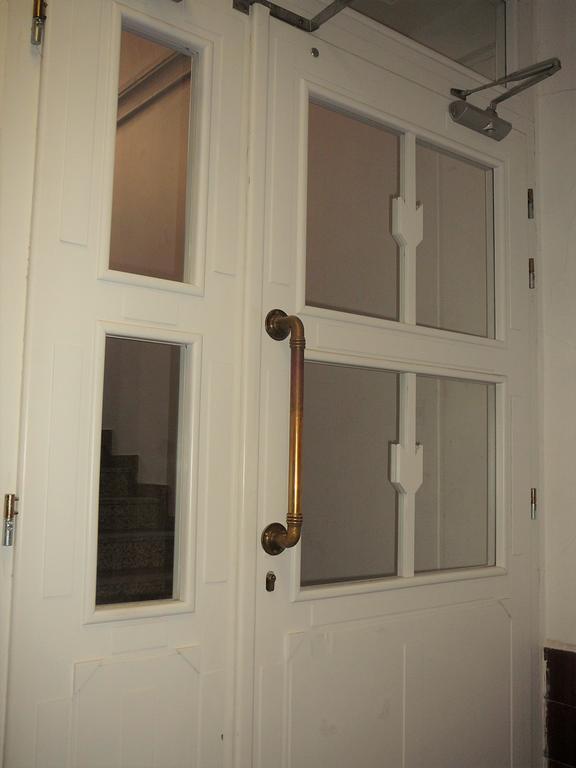 Lion Apartments Medena, Big Size, High Ceilings ブラチスラヴァ エクステリア 写真
