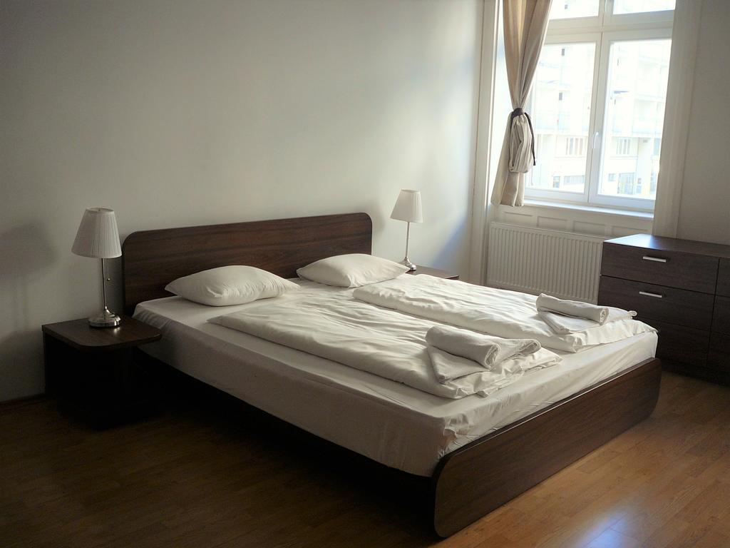 Lion Apartments Medena, Big Size, High Ceilings ブラチスラヴァ エクステリア 写真